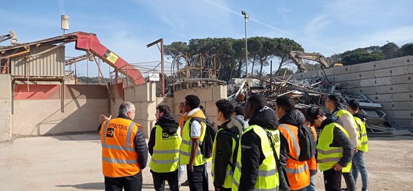 Els alumnes del CNO visiten la planta de reciclatge de Germans Cañet Xirgu SL a Cassà