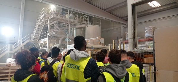 Els alumnes del CNO visiten la fàbrica Gecol a Vilamalla